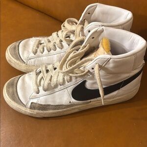 Nike high tops ! women’s 8.5!!